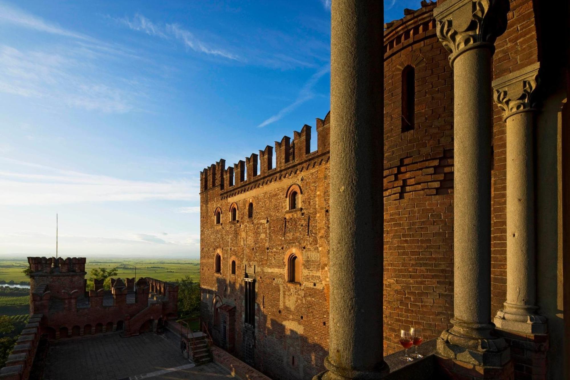 Castello Di Gabiano Villa ภายนอก รูปภาพ