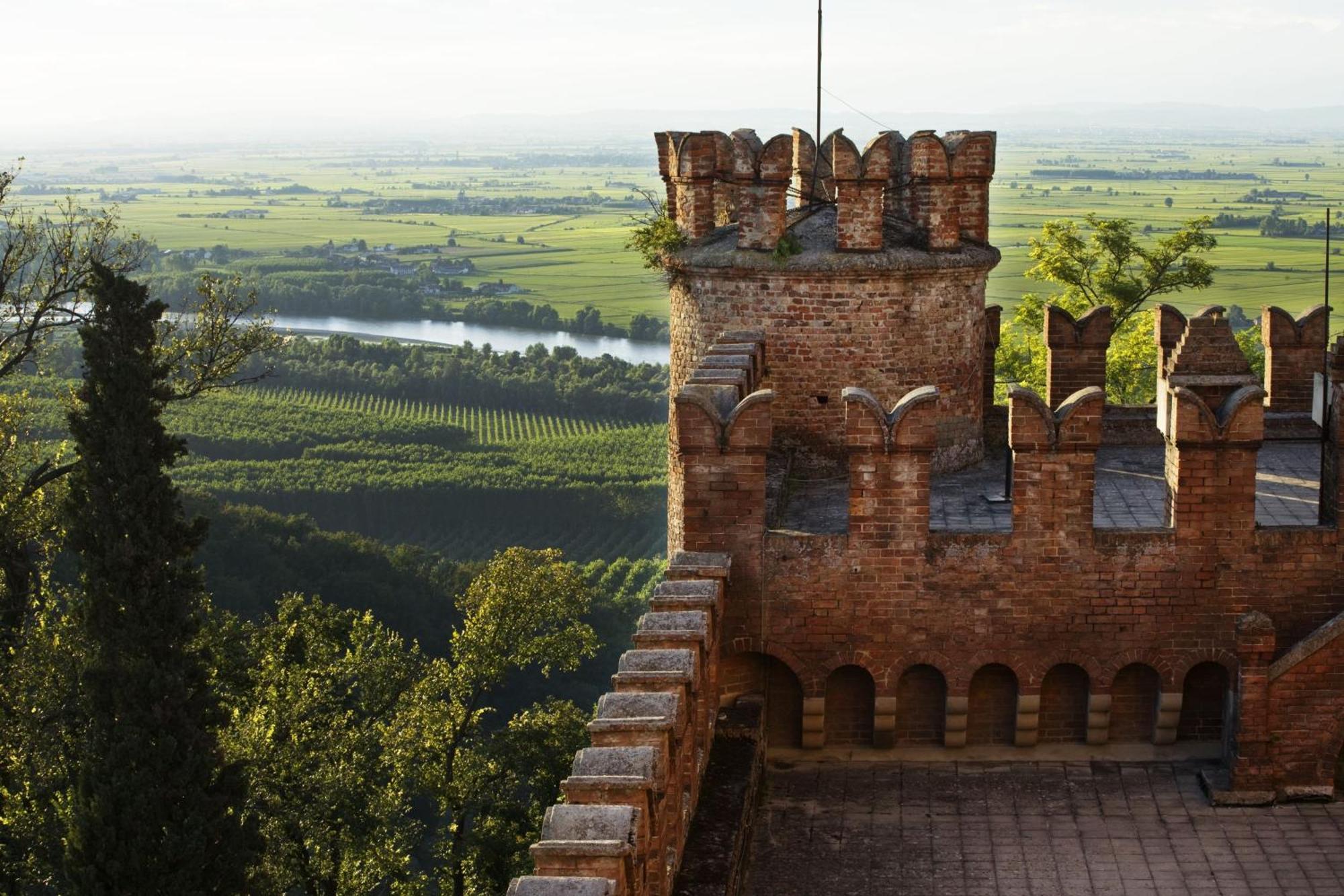 Castello Di Gabiano Villa ภายนอก รูปภาพ