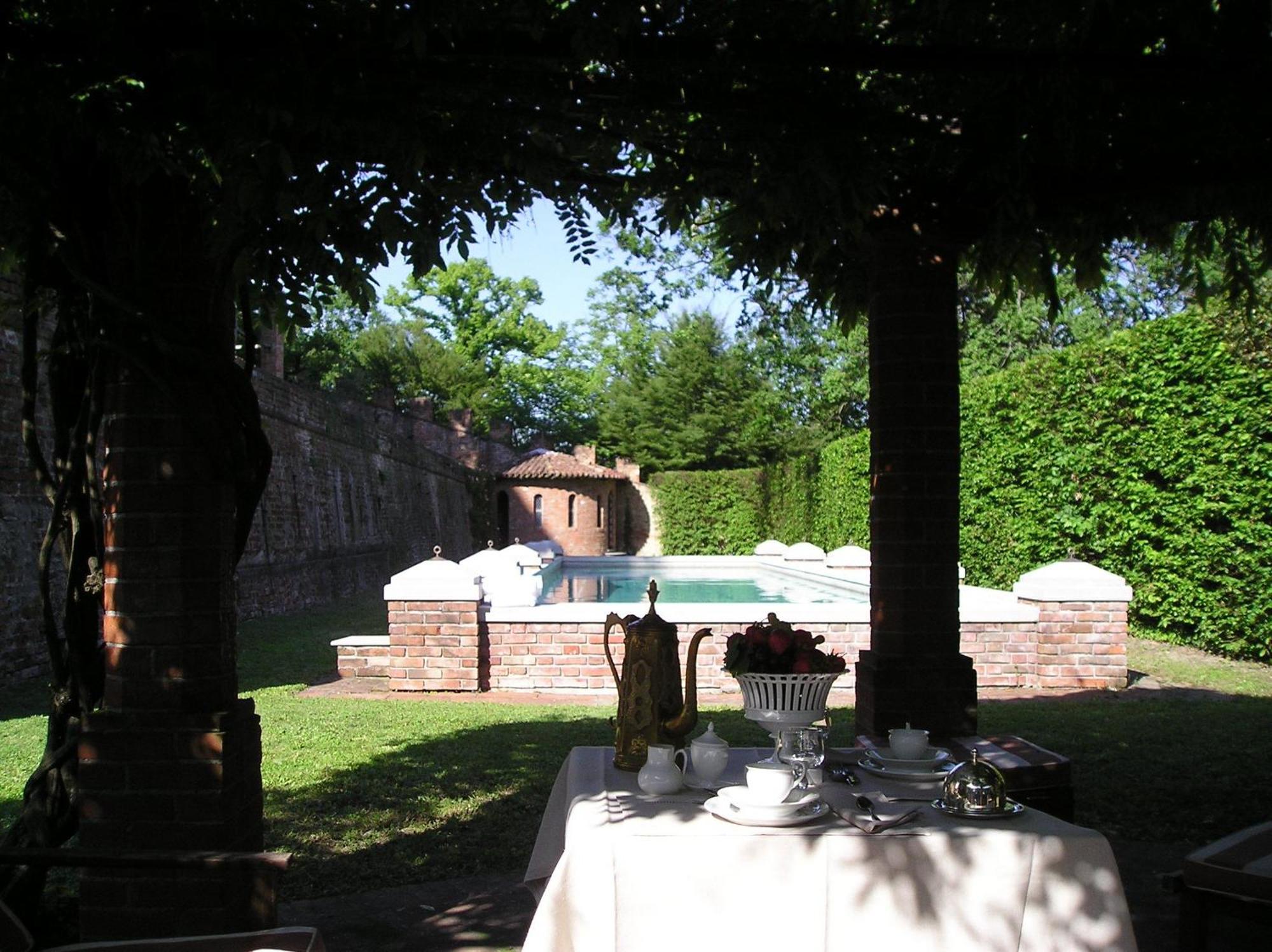 Castello Di Gabiano Villa ภายนอก รูปภาพ
