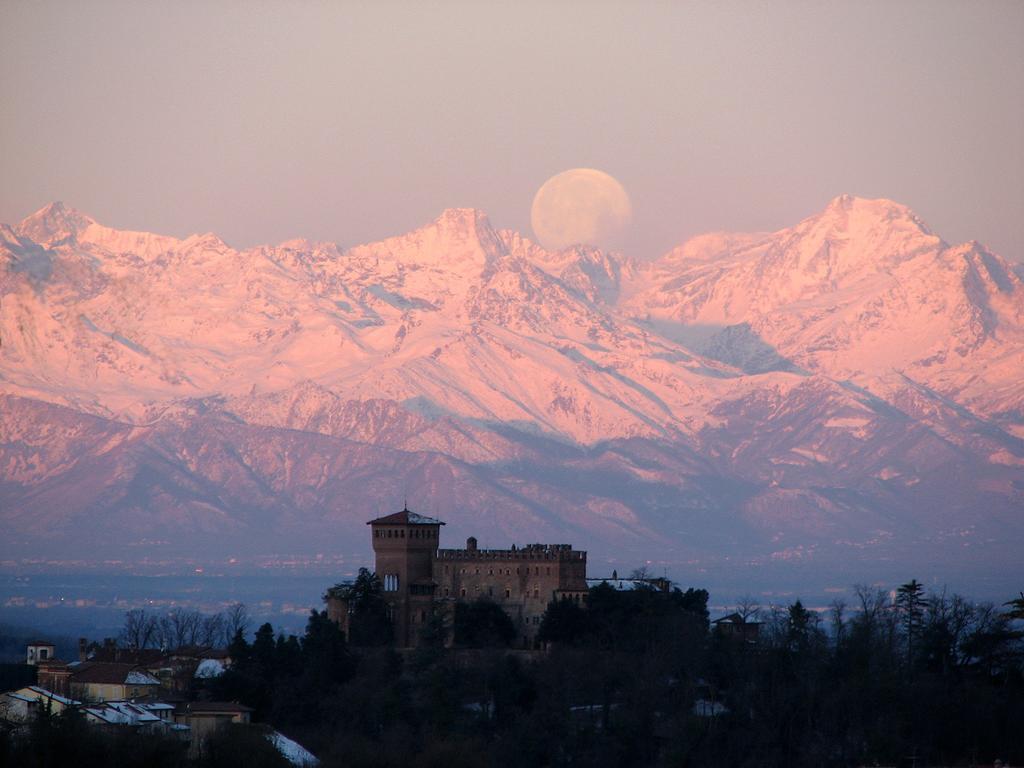 Castello Di Gabiano Villa ภายนอก รูปภาพ