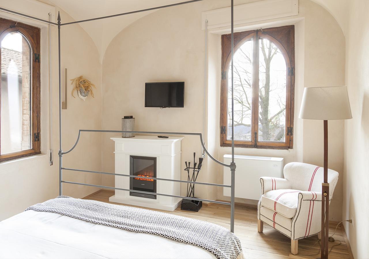 Castello Di Gabiano Villa ภายนอก รูปภาพ